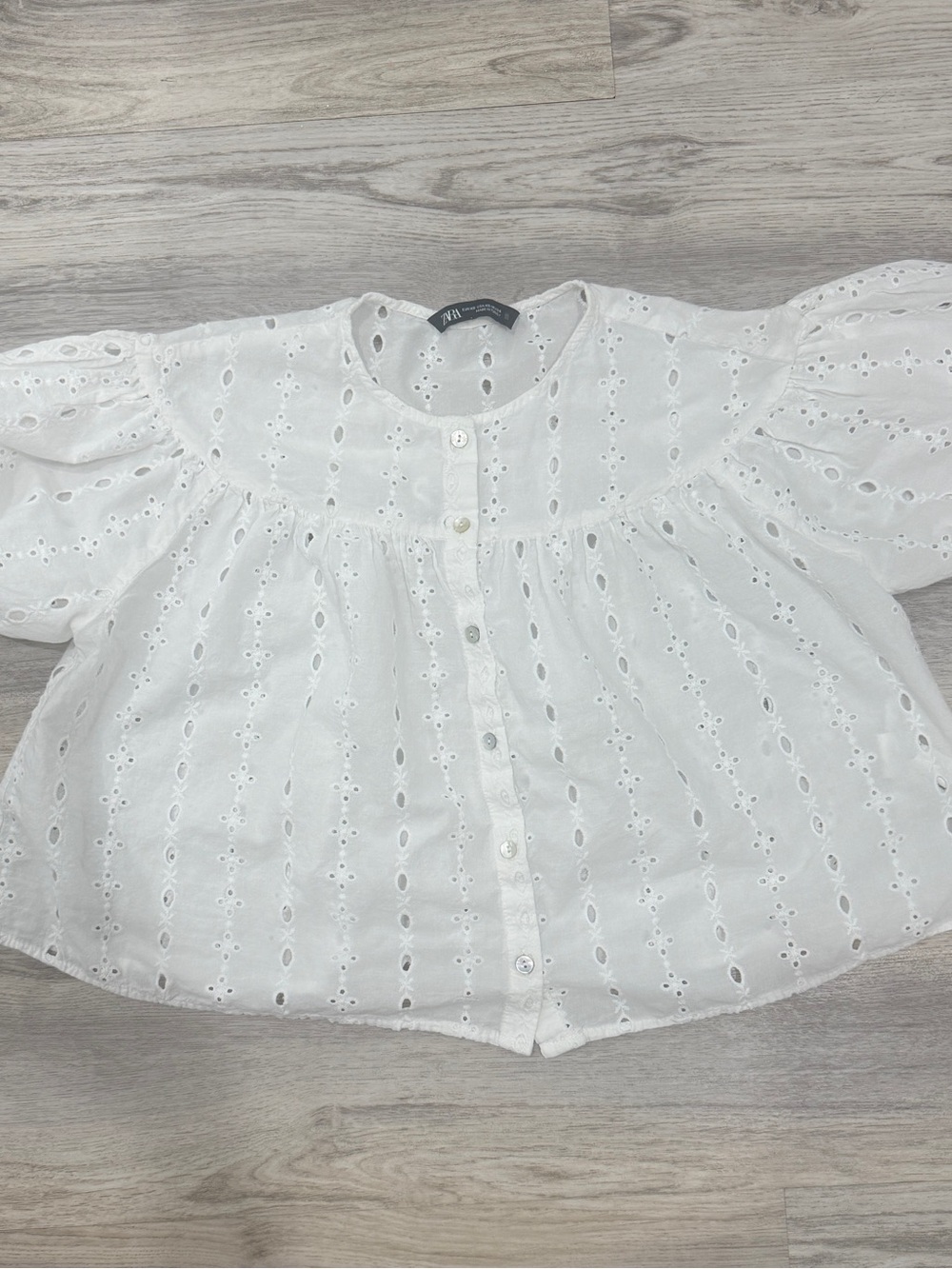 Zara White Eyelet Puff-Sleeve Button Front Top size XS